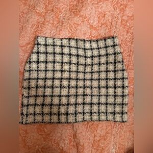 Chic Checkered Mini Skirt in Black and Cream